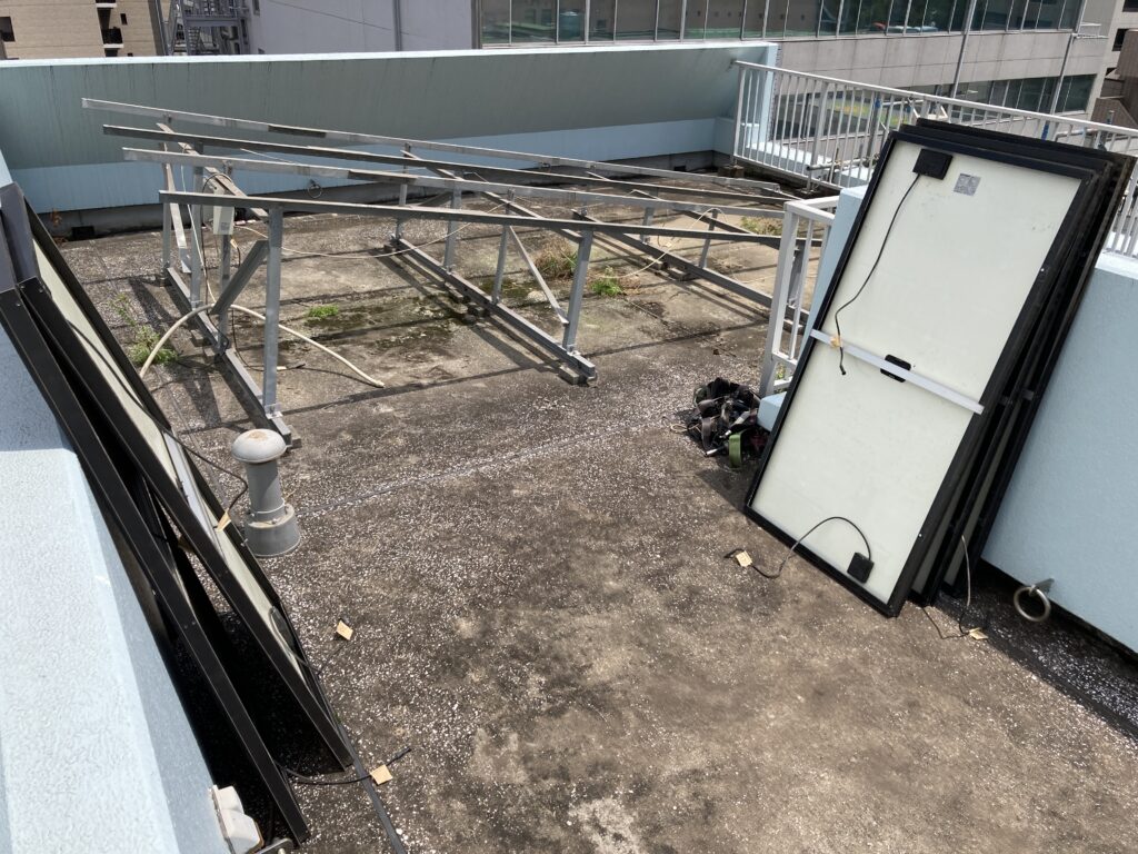 １０階屋上で、ソーラーパネルを取り外してからの～～～、ソーラーパネル 三菱電機・中津川製作所 純国産 ソーラーパネル Solar Panel PV-MA2000B-1 200W Mitsubishi Electric Nakatsugawa Works Japan
