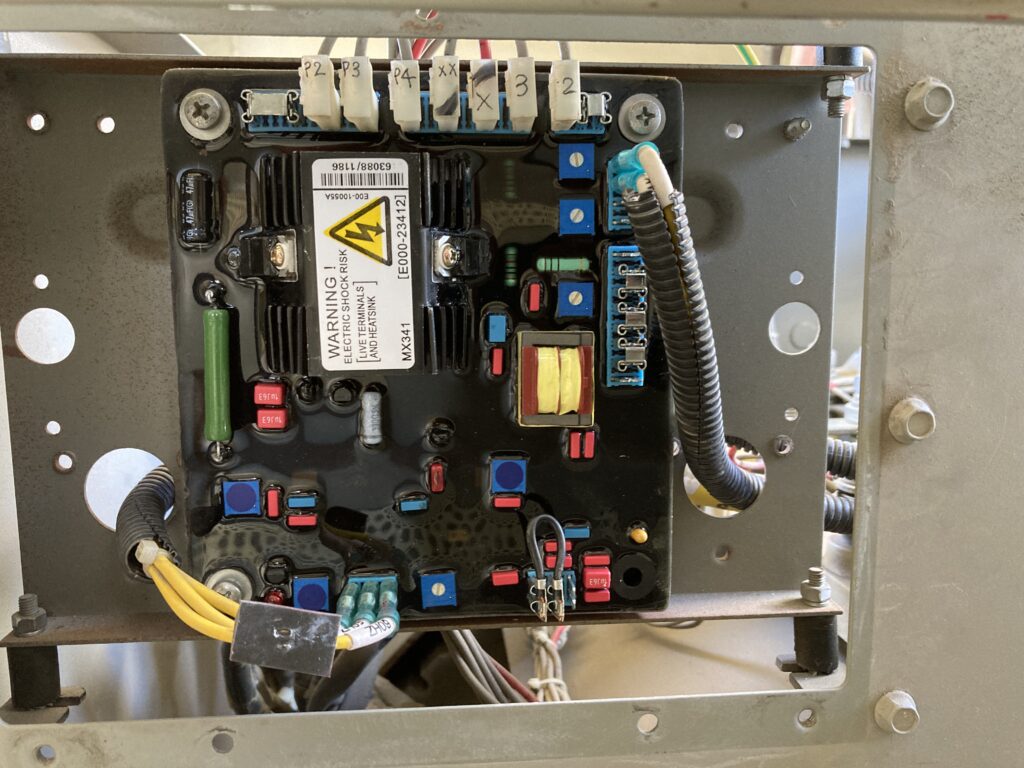 新ＡＶＲ MX341 の交換も無事に完了しました。Stamford S4L1D-G41 AVR MX341 Deepsea DSE 8610 MKII KGD500 Generator