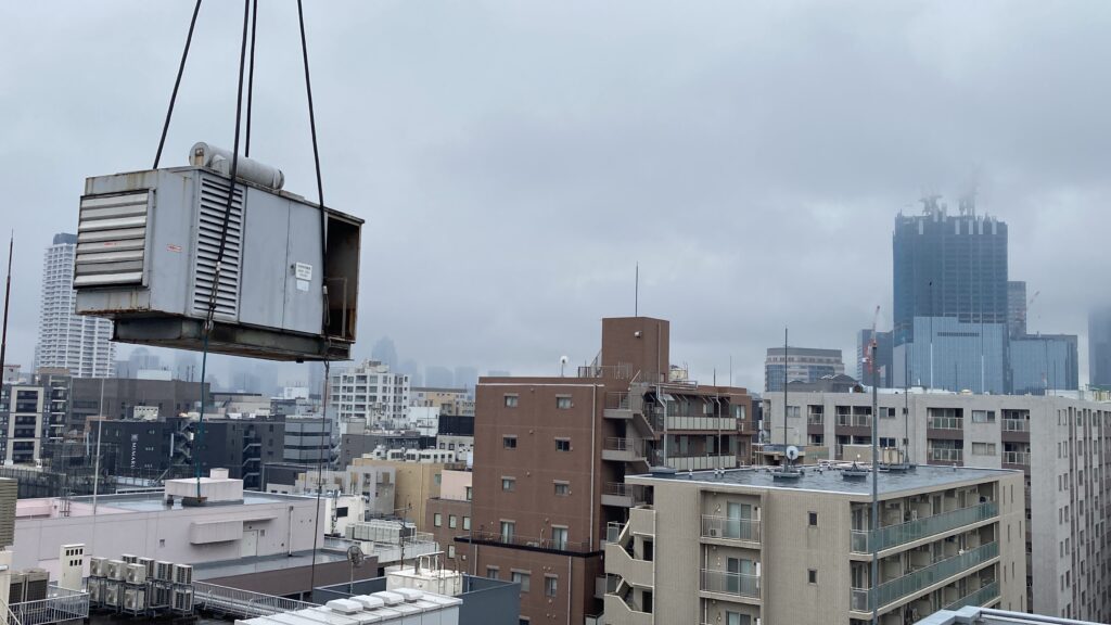 「空飛ぶ発電機」だぞう～。あの建設中のビルは「トーチタワー」ですね～。最高の気分です！三菱重工, 発電機, PG-450, 200VAC, 東京, 日本橋, サンライズビル, 東京駅前常盤橋プロジェクト