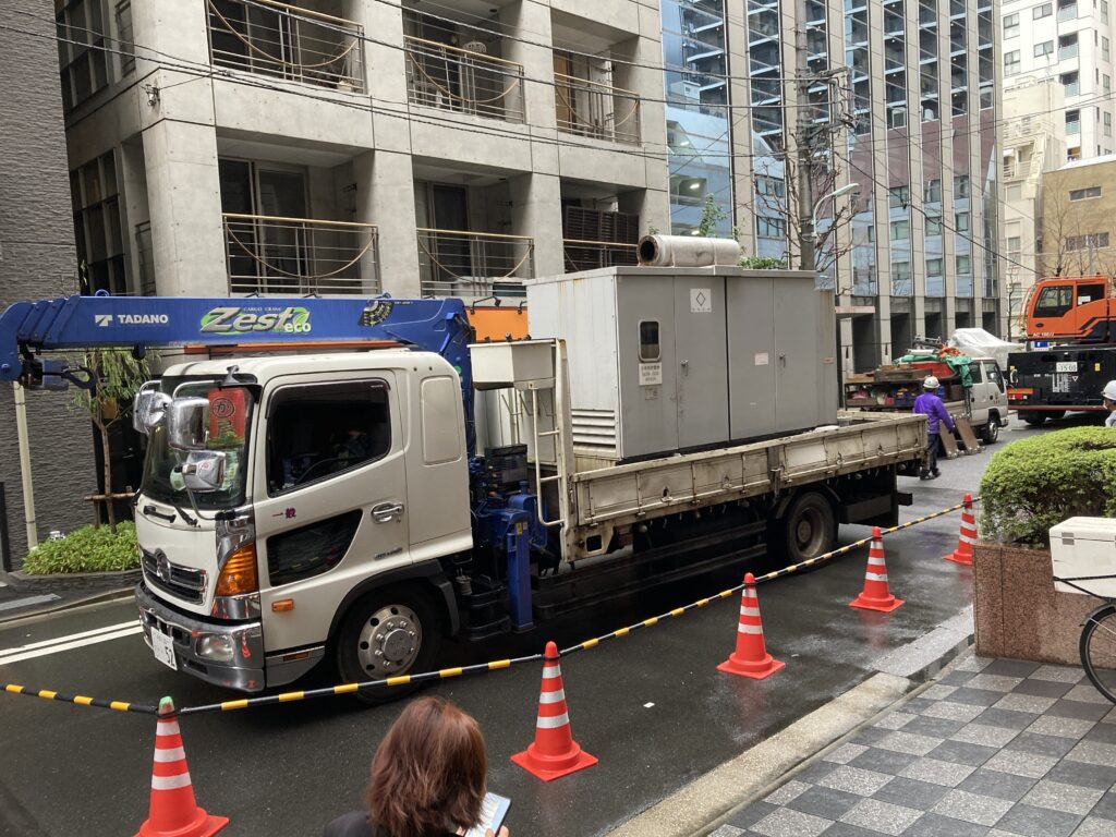 三菱重工製 仮設型 移動電源車 PG-450 410 kVA 低騒音サイレンサー付き のできあがり。三菱重工, 発電機, PG-450, 200VAC, 東京, 日本橋, サンライズビル, 東京駅前常盤橋プロジェクト